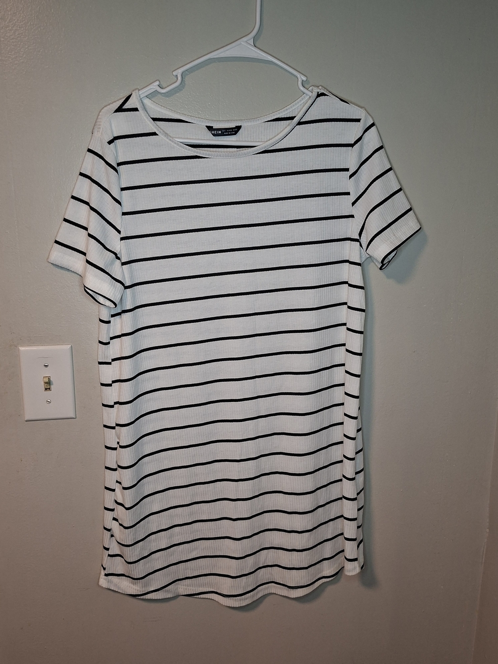 Womenโs White & Black Striped Short Sleeve Top